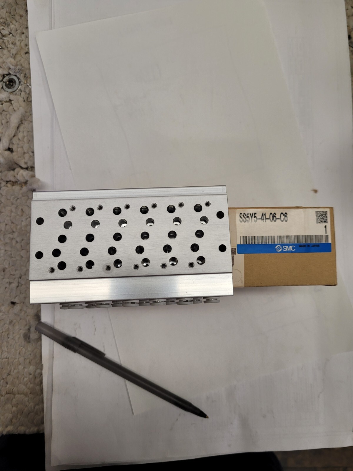 NEW SMC SS5Y5-41-06-C6 SIX STATION MANIFOLD (6mm TUBING)