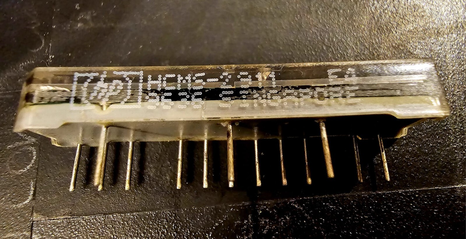 HCMS-2911 1×8 0.15-in. High Performance CMOS 5×7 Alphanumeric Display Yellow
