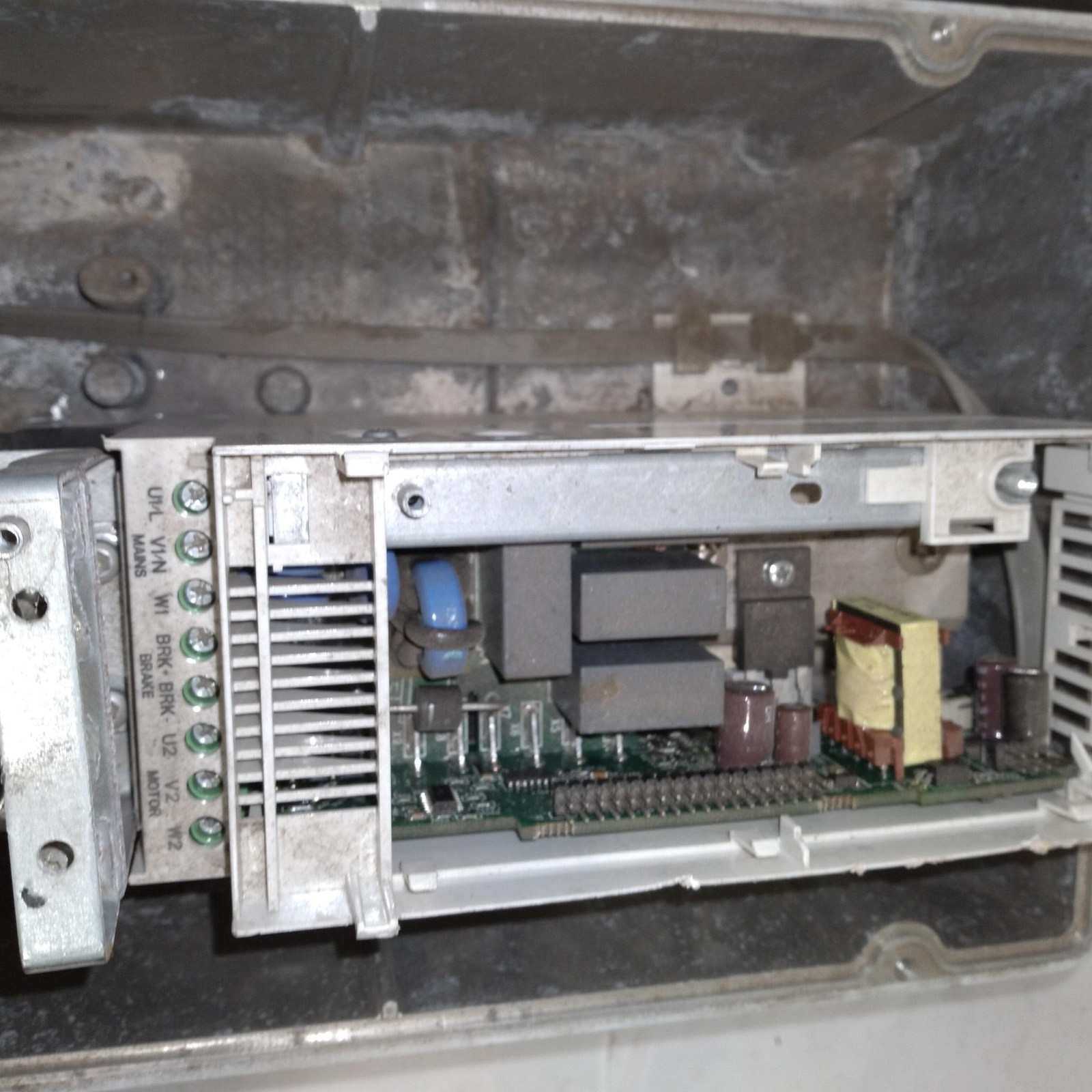 ABB ACS355-03U-05A6-4+B063 IP66/67/UL 4X TYPE 2.2KW 380-480V 48-63HZ