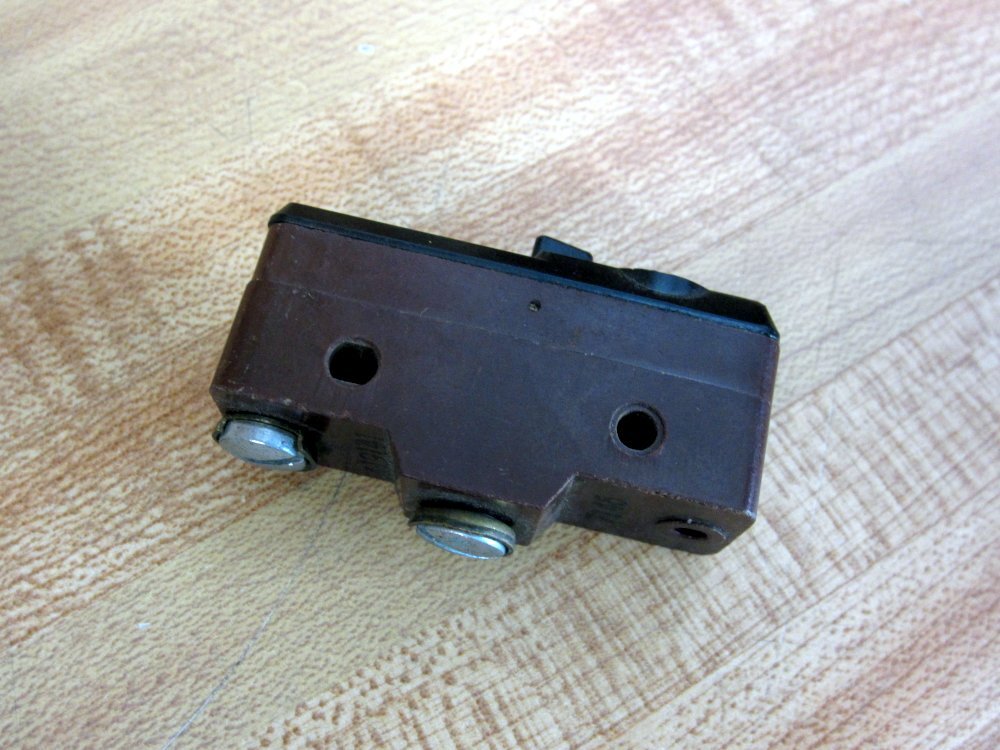 Part 119141 Basic Switch with Pin Plunger Actuator 7145