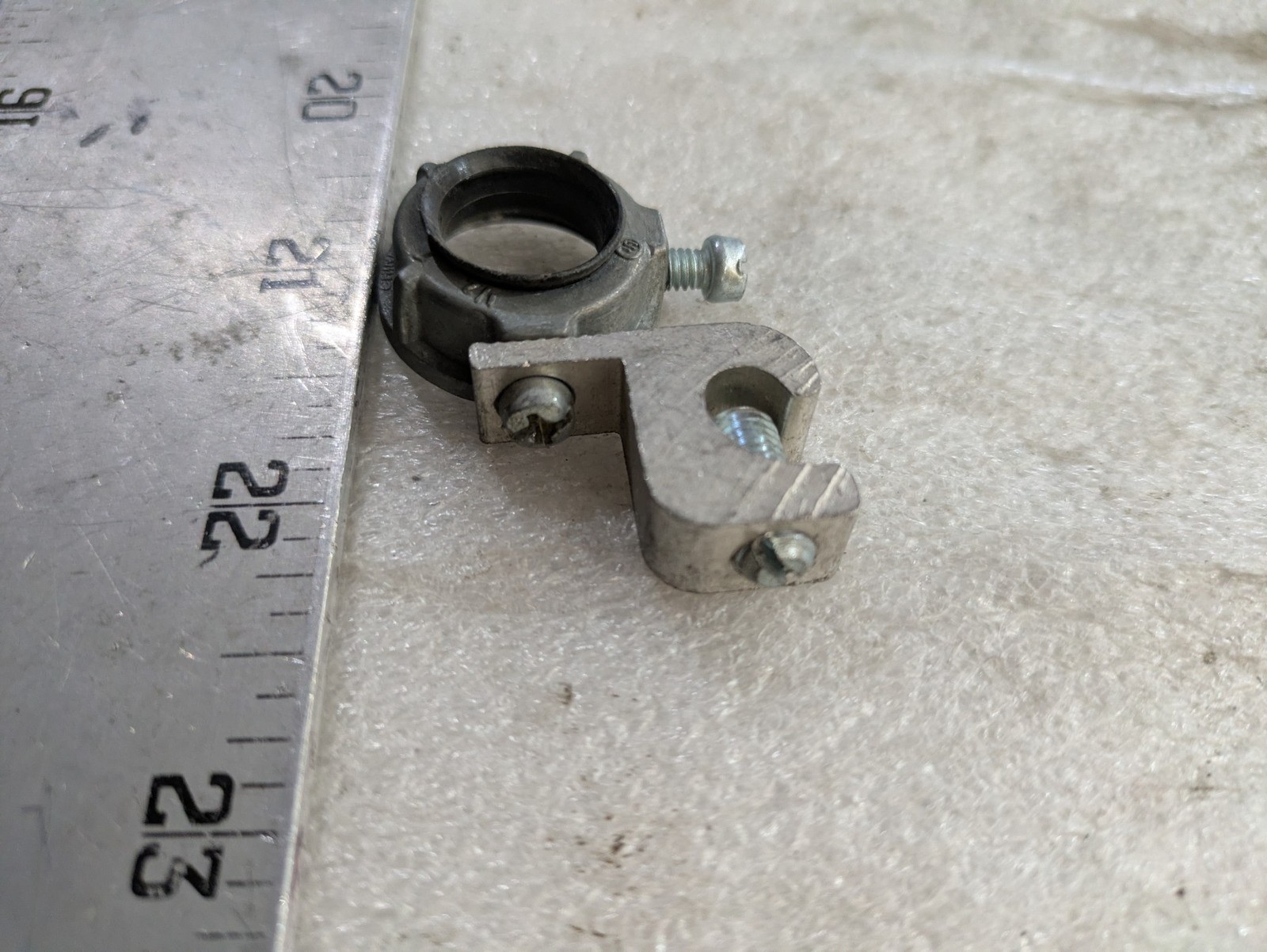 APPLETON GBL100 GROUNDING BUSHING 1/2IN INSULATED ZINC CONDUIT 4-14AWG 5/order