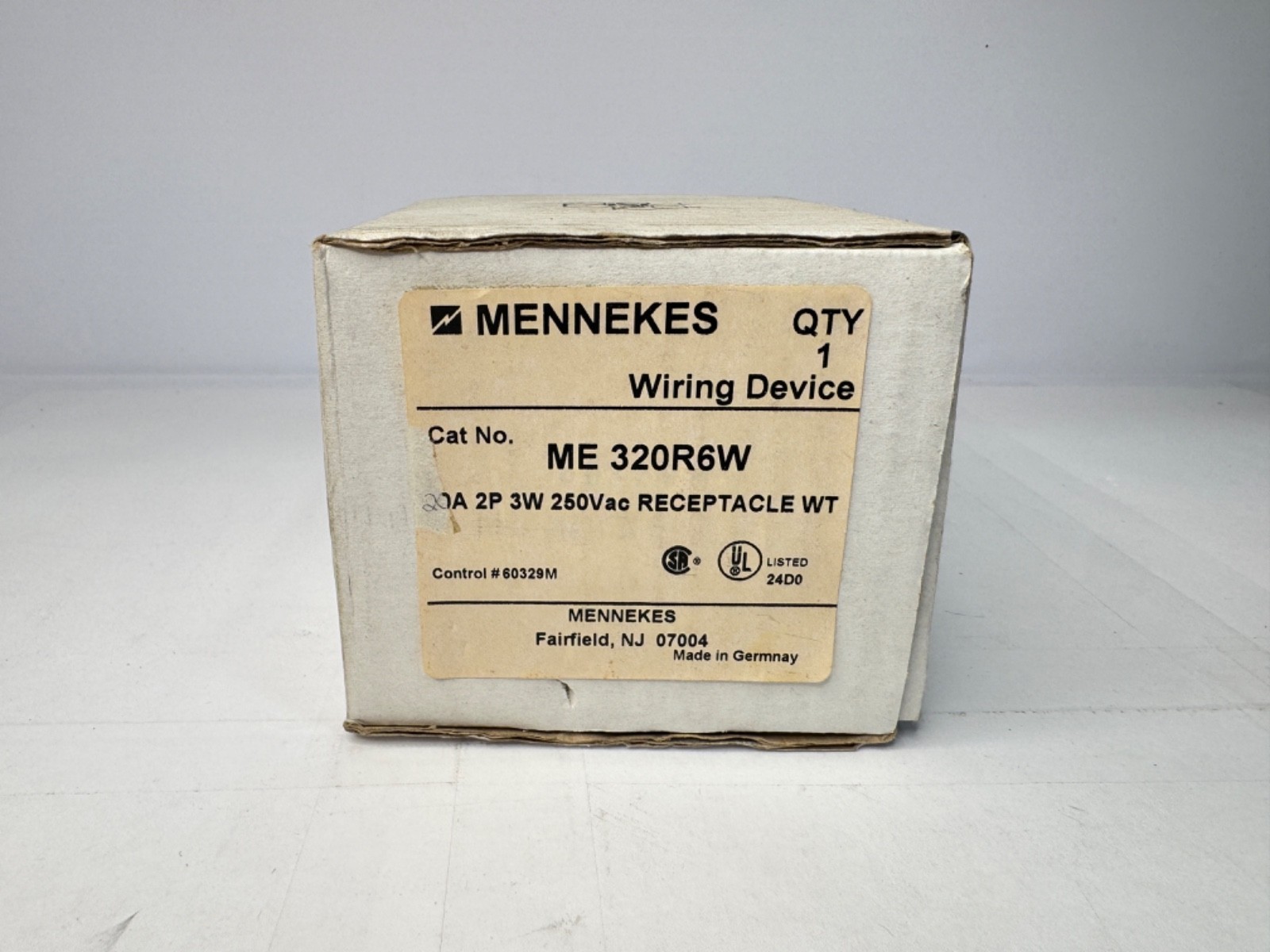 MENNEKES ME 320R6W Watertight Receptacle 20AMP 2P 3W 250VAC