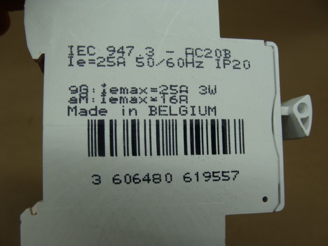 LOT OF 2 SCHNEIDER FUSE HOLDERS A9N15651 STI 10,3X38 500V 2 POLE