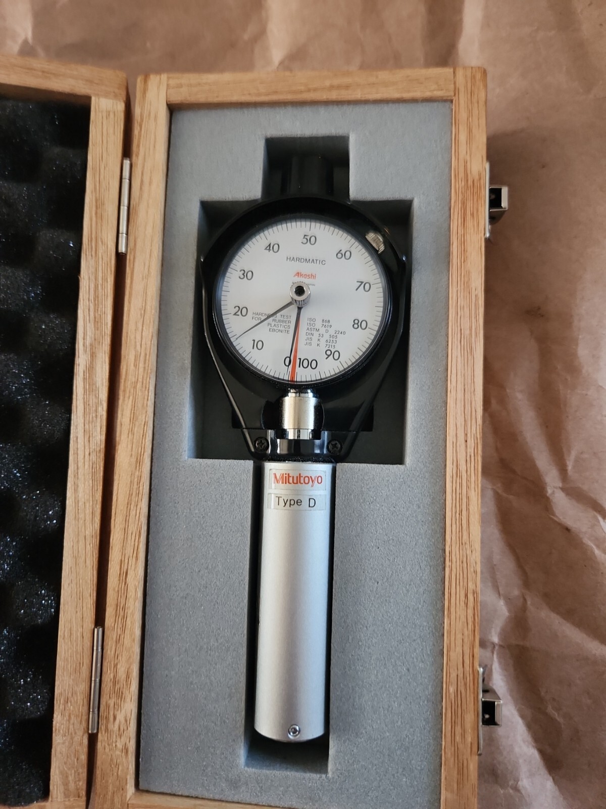 MITUTOYO Durometer HH-313 Used type D rubber plastic ebonite