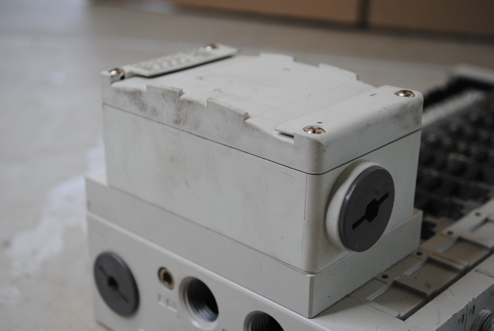SMC Plug-In Manifold Used Working Condition Free Shipping