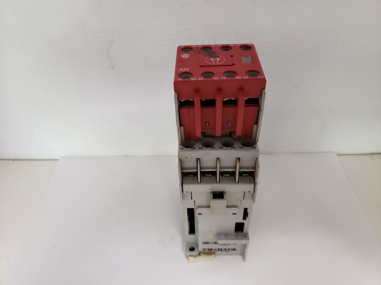 ALLEN BRADLEY 700S-CF620ZJC SAFETY CONTROL RELAY 8 POLE 10A 24V DC