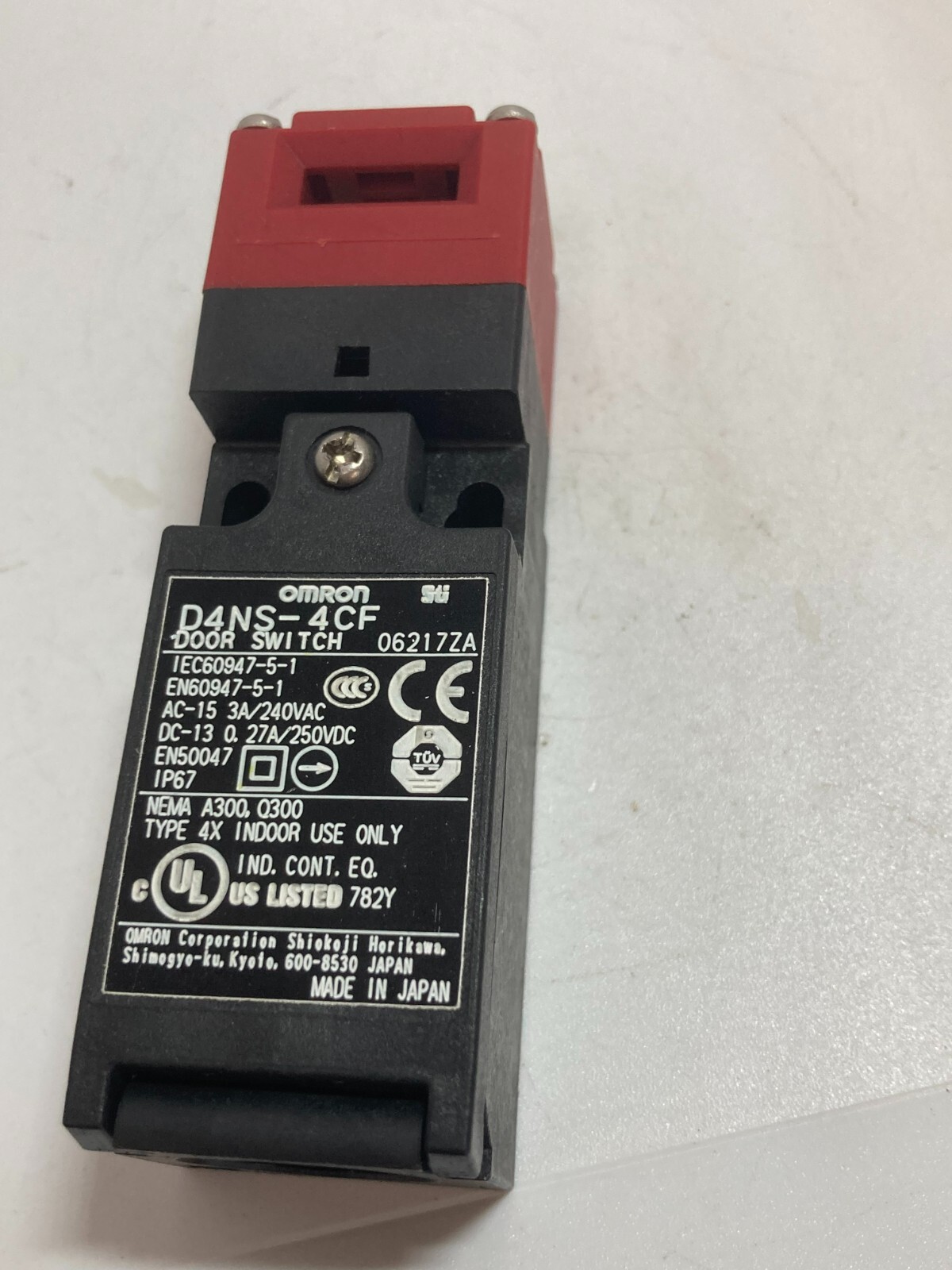 OMRON D4NS-4CF SAFETY DOOR SWITCH 3A 240VAC TYPE 4X INDOOR USE ONLY NNB