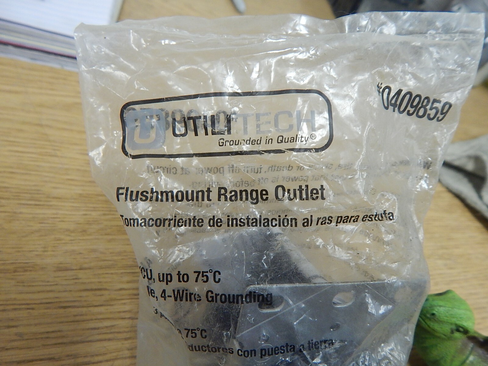 NEW UtiliTech 0409859 50A 125V/250V Flush Mount Range Outlet *FREE SHIPPING*