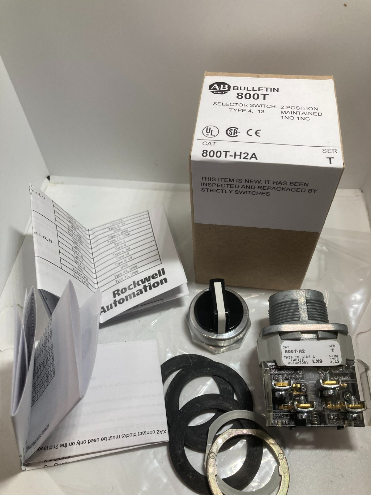 ALLEN BRADLEY 800T-H2A SELECTOR SWITCH 2-POSITION MAINTAINED 1NO/1NC SER T NIB