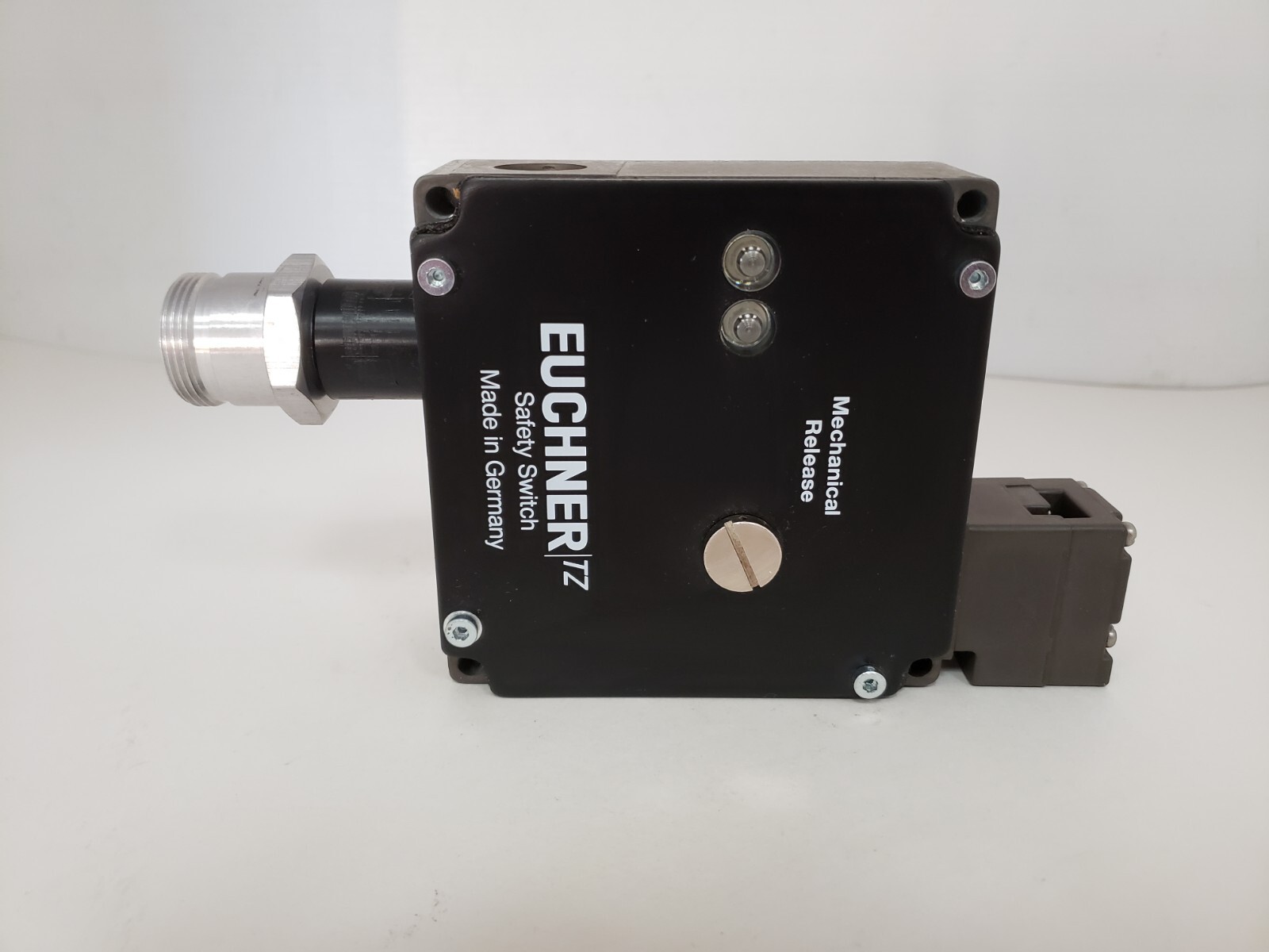 EUCHNER TZ2RE024MVAB SAFETY SWITCH 24V AC/DC 9 PIN (088071) NNB