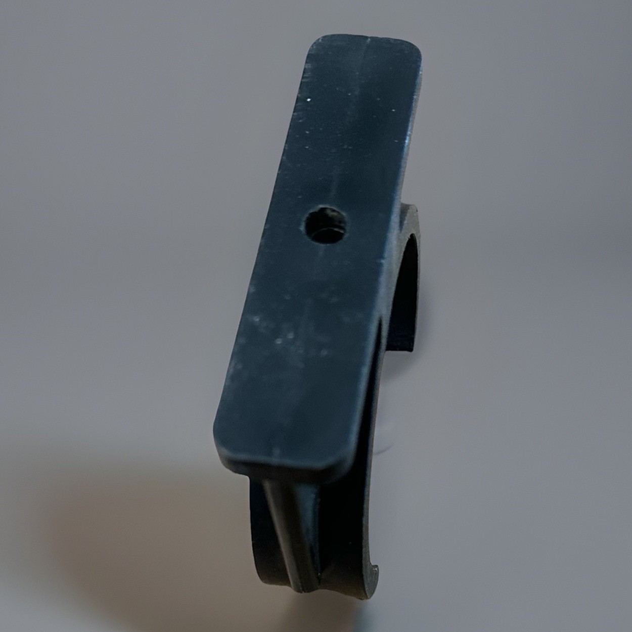 *Lot of 30* Clippard Instrument Laboratory Mounting Clips (AVT-PP- CL)