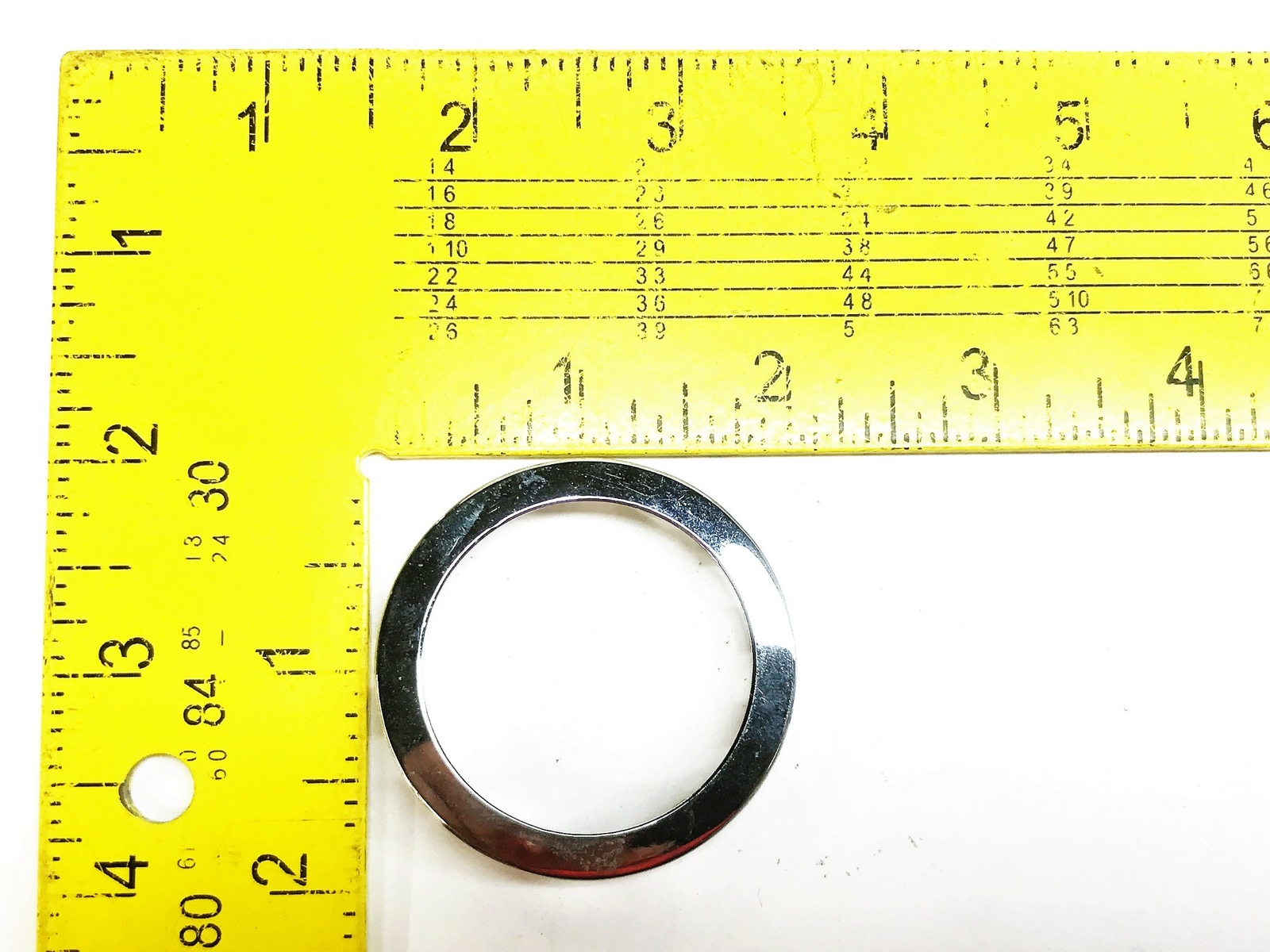Unbranded 1-1/2″ Snap-in Sink Escutcheons [Lot of 11] NOS