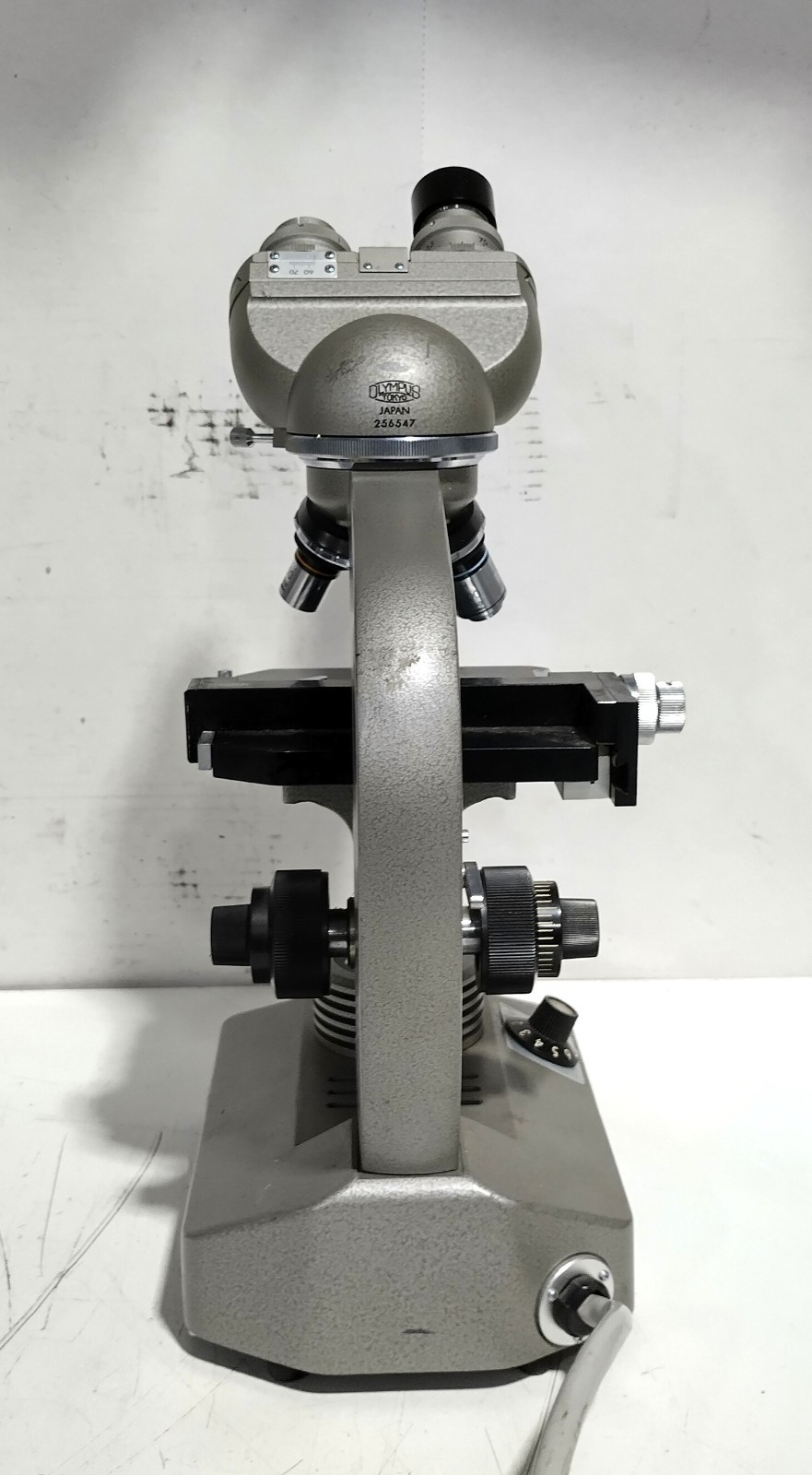 Olympus Tokyo Japan 256547 120V 20W Vintage Binocular Microscope – Untested