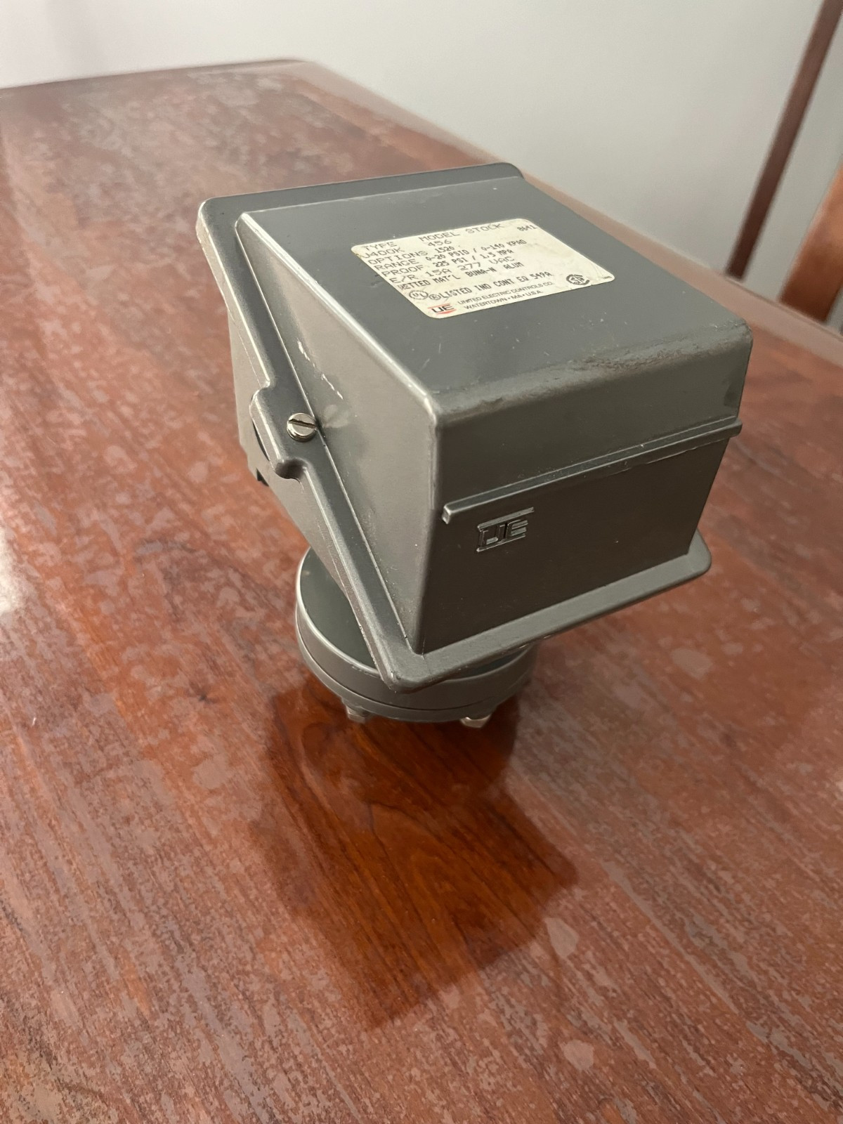 Differential Pressure Switch United Electric J400K-456, 15A 0/20PSID, 277 Vac