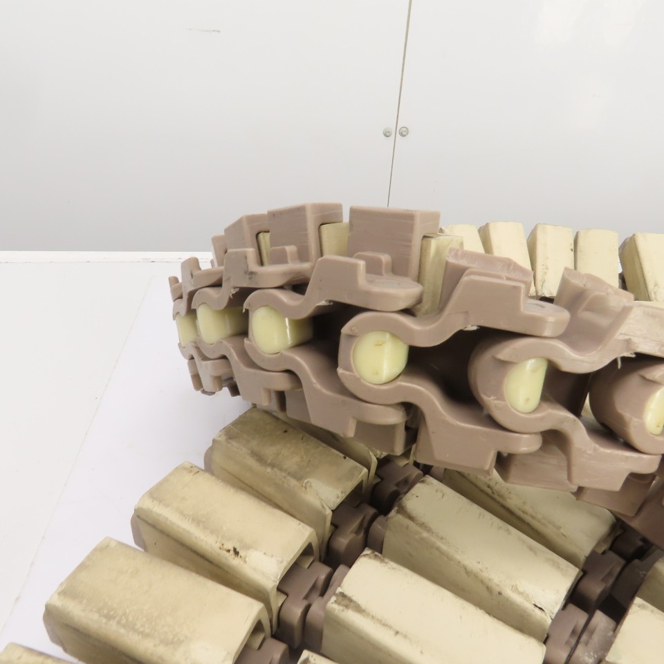 234″ L x 2-1/2″ W Side Flexing Table Top Conveyor Chain W/Soft Rubber Top