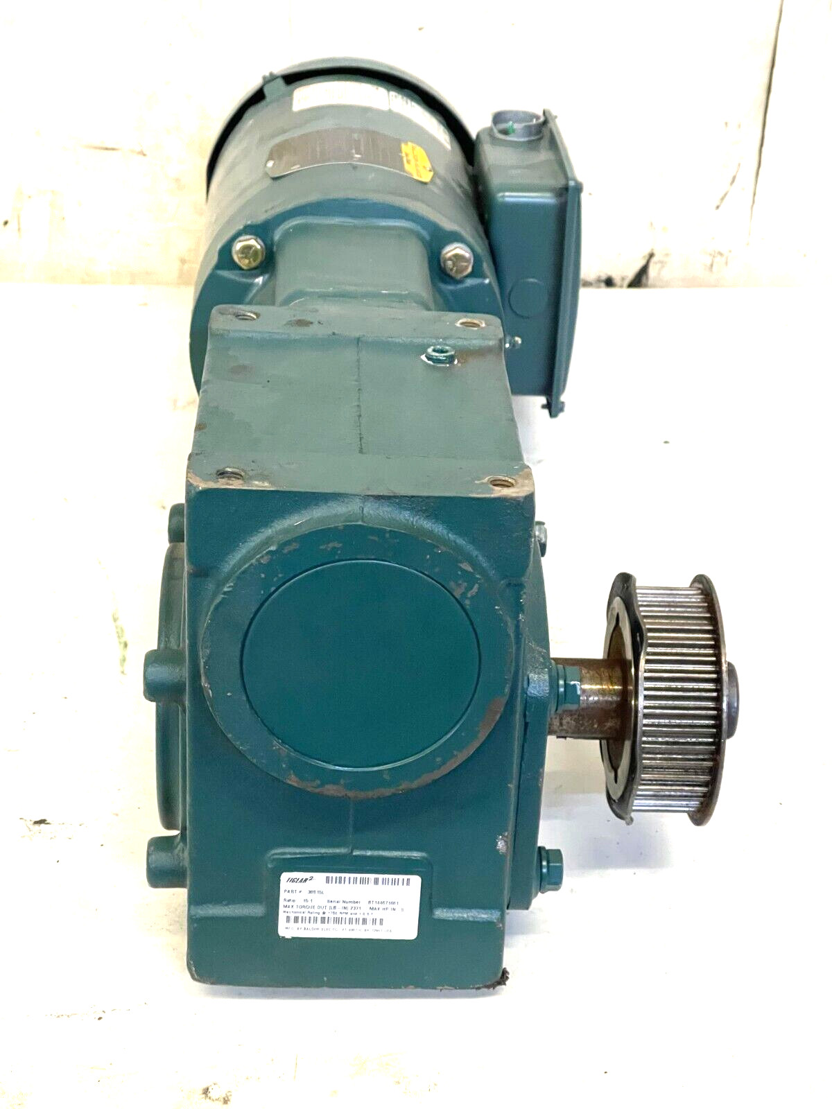 BALDOR RELIANCE SUPER-E MOTOR VEUHM3558T W/TIGEAR 2 GEAR REDUCER 30S15L