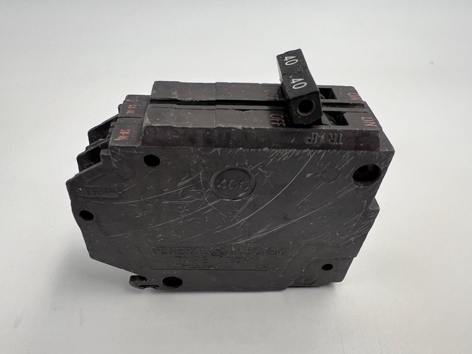 GENERAL ELECTRIC 40 AMP 2 POLE TYPE TQP CIRCUIT BREAKER