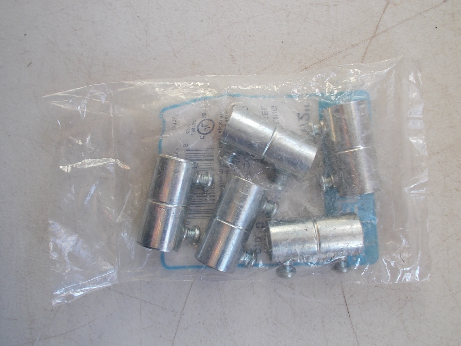 NEW Halex 1/2″ EMT Set Screw Couplings, Lot of 5 *FREE SHIPPING*