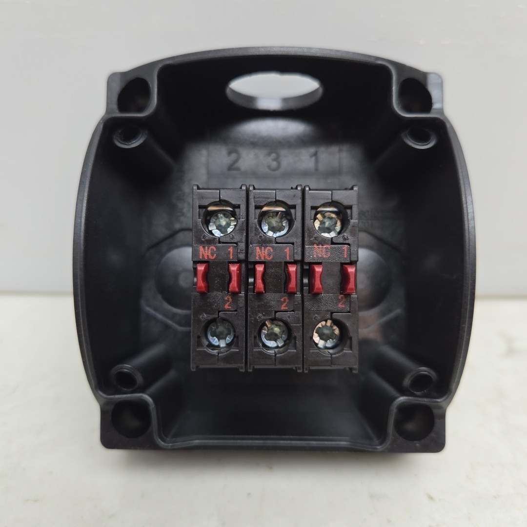 Eaton Emergency Stop Button Push Pull In Enclosure M22-KC01 Contact Block