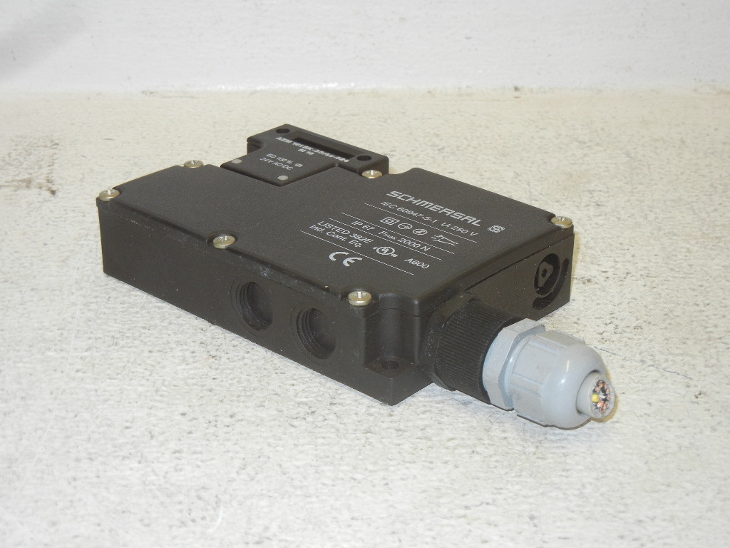 SCHMERSAL AZM 161SK-33RKA-024 M 16 USED SAFETY INTERLOCK AZM161SK33RKA024M16