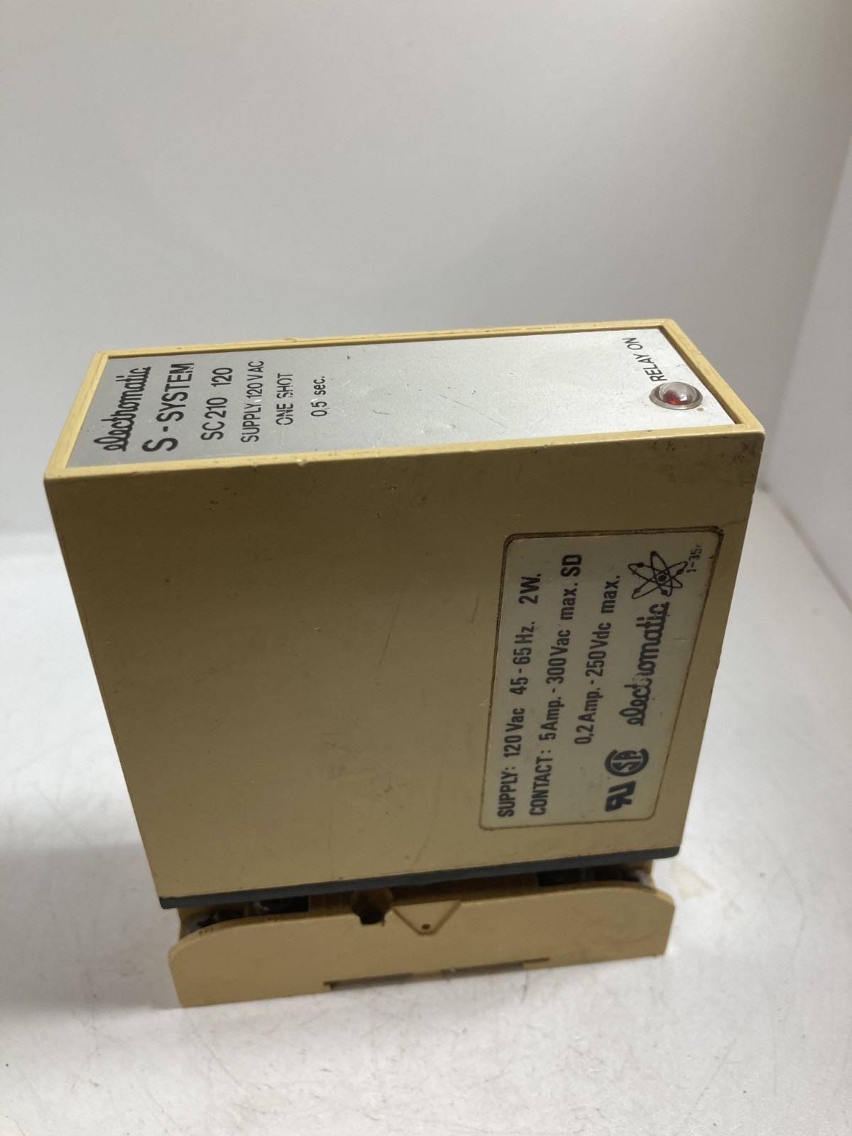 ELECTROMATIC SC210 120 TIMER RELAY 120VAC 45-65HZ 2W ONE SHOT 0.5 SEC. W/BASE