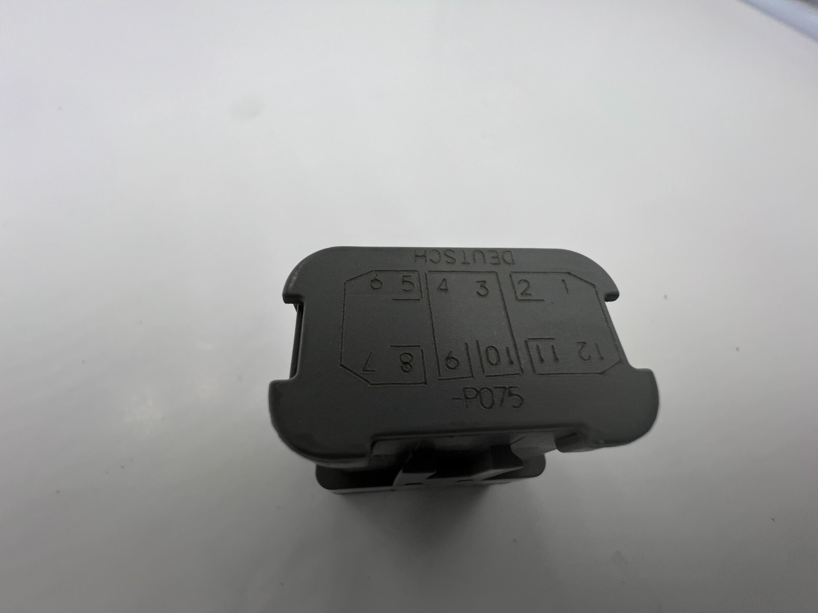 (QTY 50) TE Connectivity Deutsch Automotive 571-DT04-12PA-P075 Connector Housing