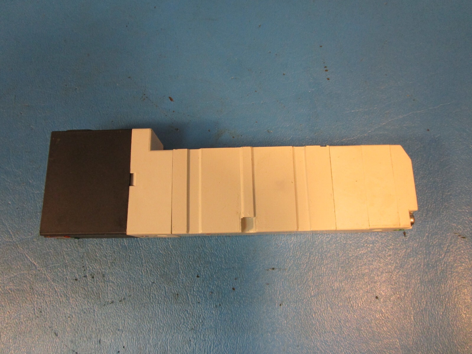 SMC VQ4400-3B valve, 3 position, plug-in(ac), VQ4000 VALVE, SOL 4/5-PORT