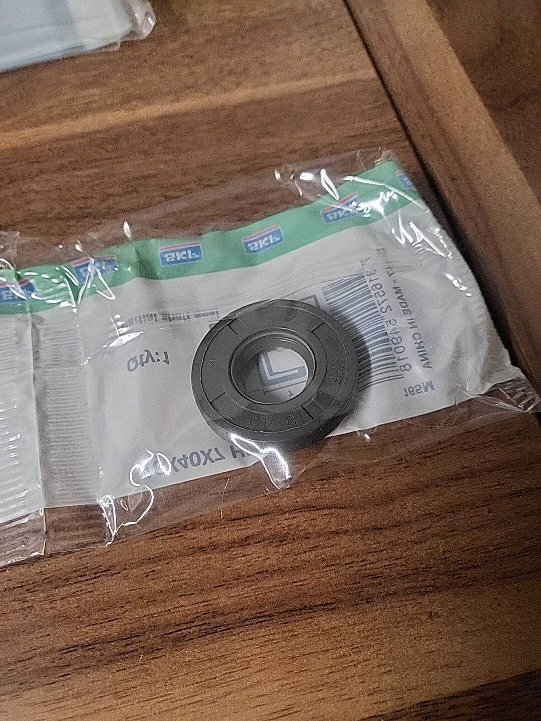 SKF Radial Shaft Seal 18x40x7 HMS5 RG lot of 2