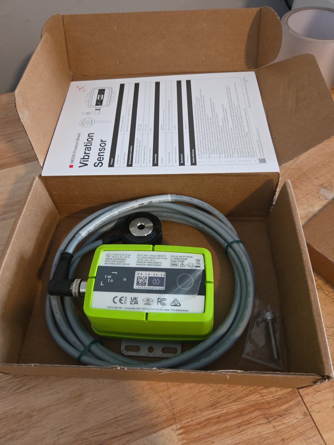 TWTG NEON VIBRATOR SENSOR VB0225AC02460 DS02B -40°C – 70°C