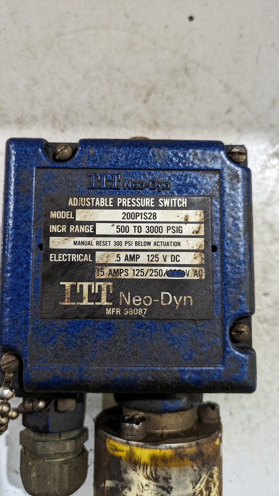 ITT Neo-Dyn 200P1S28 Adjustable Pressure Switch 500-3000 PSIG .5A 125VDC