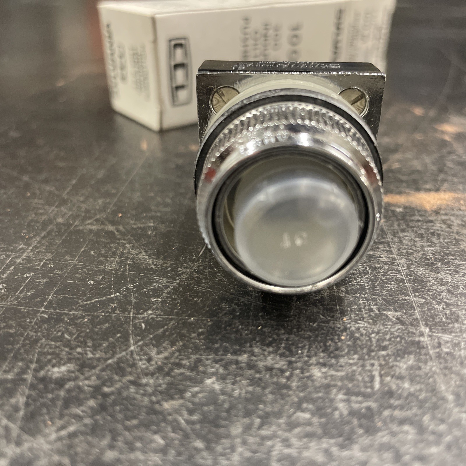 New Vintage Sylvania 100M-G510 Lighted Push Button Industrial Oiltight No Lens