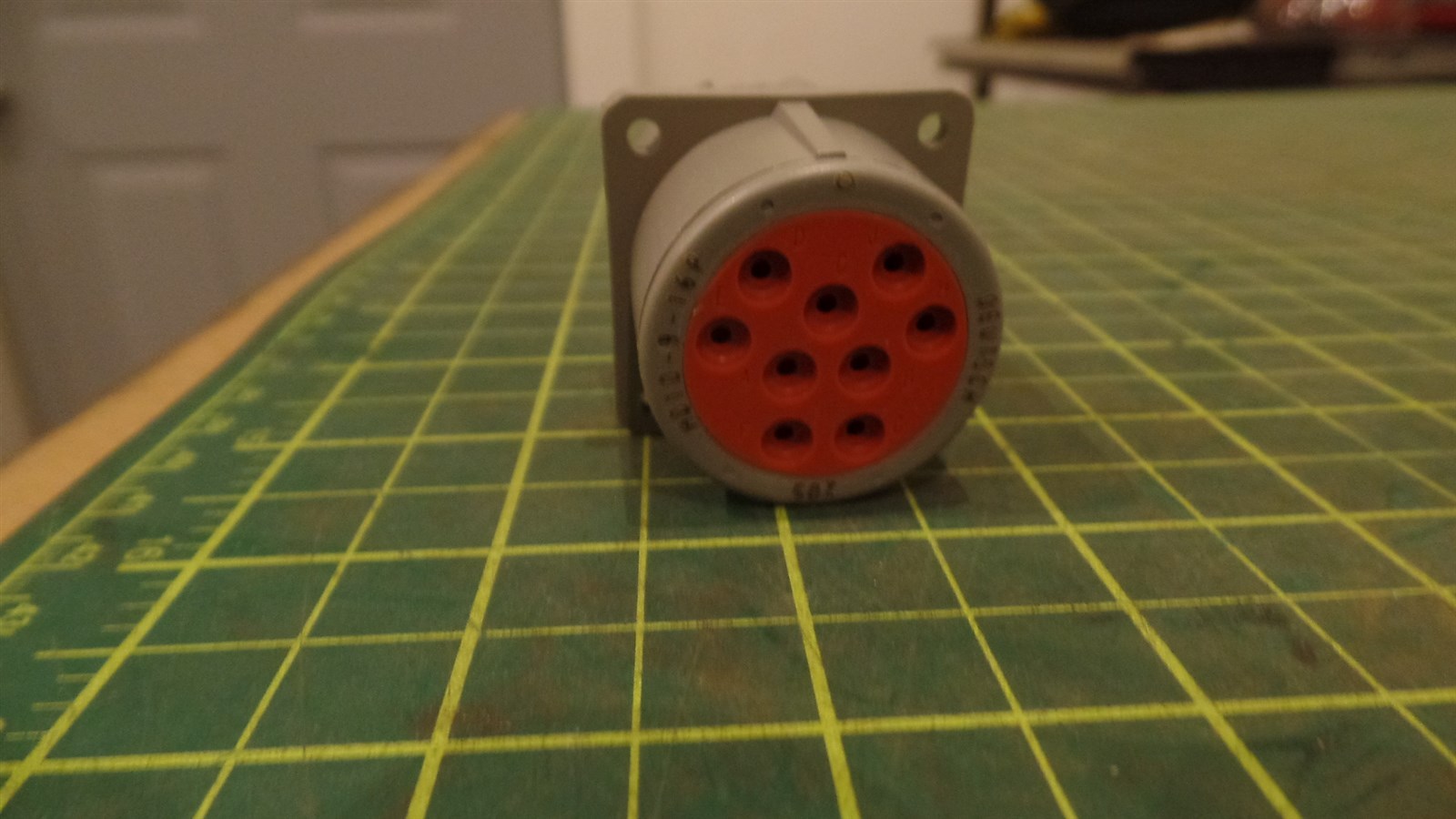 HD10-9-16P SERIES CONNECTOR, DEUTSCH, 9 CAVITY CONTACT. 88348-001 N.O.S.