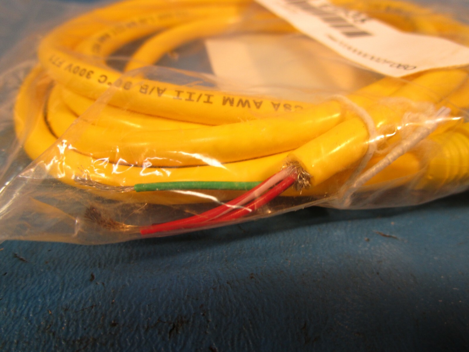 Brad, 6YB35 Cordset, 6′, Micro-Change 3 pins, Female (Grainger, Woodhead)