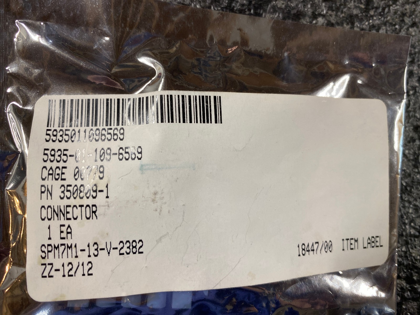 20 units Rectangular Housing Connector Plug 350809-1 and Electrical Contacts
