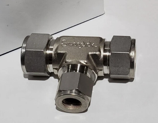 1 – Swagelok SS-1210-3-12-8 Reducing Union Tee 3/4 in x 3/4 in x 1/2 in Tube OD