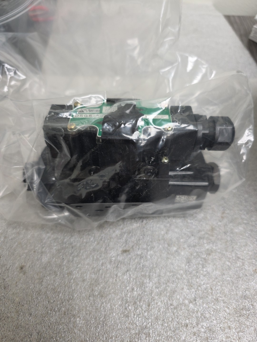 KYB Valve DSGS-ACB-02-A100-TM-G-E