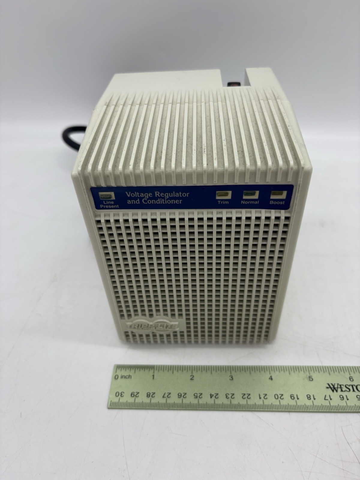 TRIPP LITE LS604 Voltage Regulator & Conditioner 4 Outlet Output 600 Watts WORKS