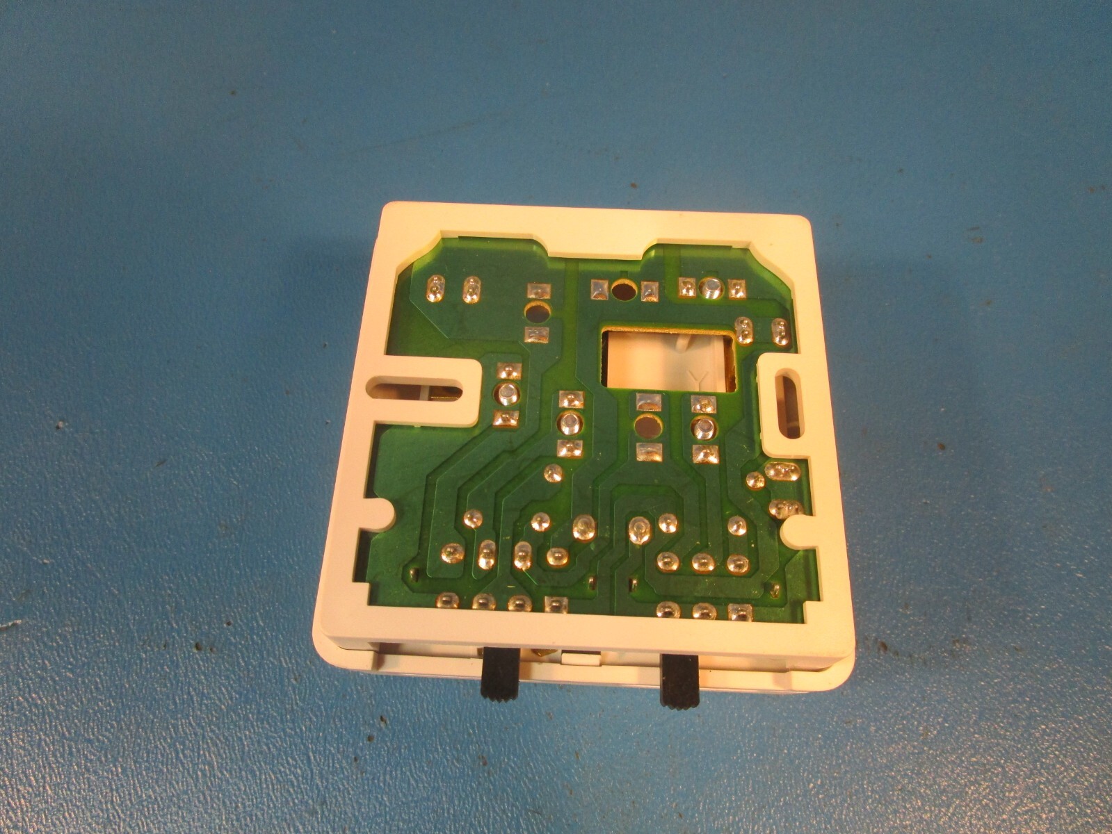Honeywell T812C 1000, 24VAC Heating and Cooling Thermostat 24V