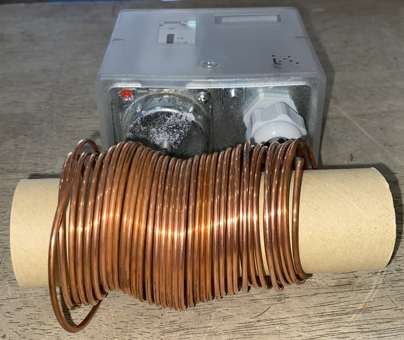 Industrie Technik DBTF-1/2/US 15(8)A Frost Thermostat 250VAC IP40 ( S1-C206)