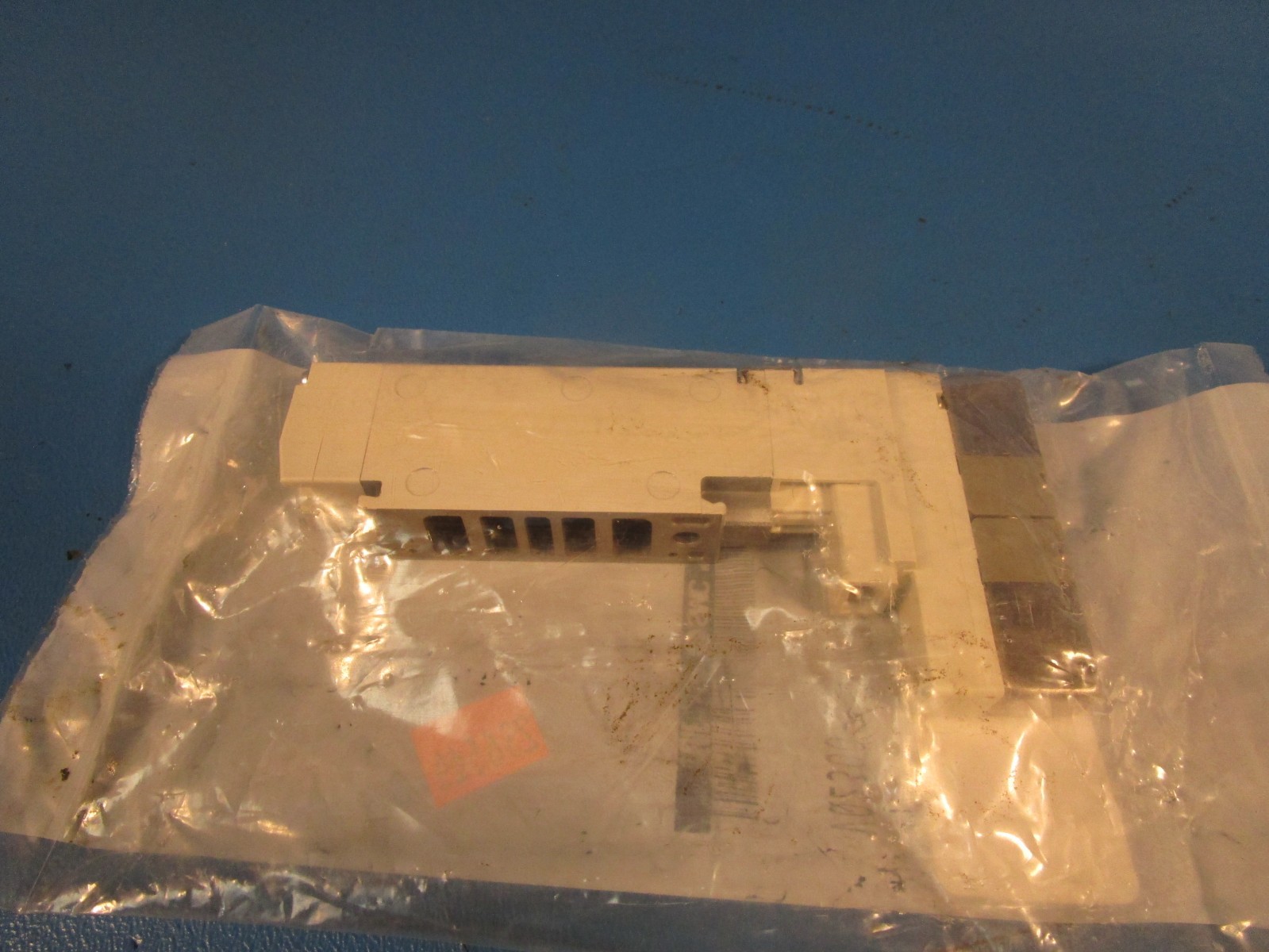SMC VQ2300-51, Solenoid Valve 5 Port 4 Way/3 Position 24VDC