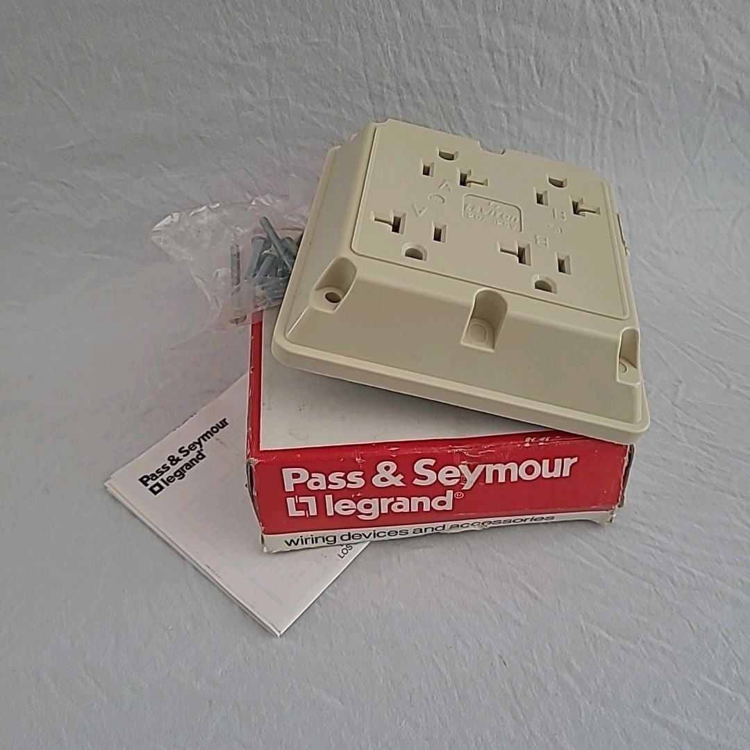 PASS & SEYMOUR 420-I QUAD RECEPTACLE. Leviton 20A-125V. New Open Box.