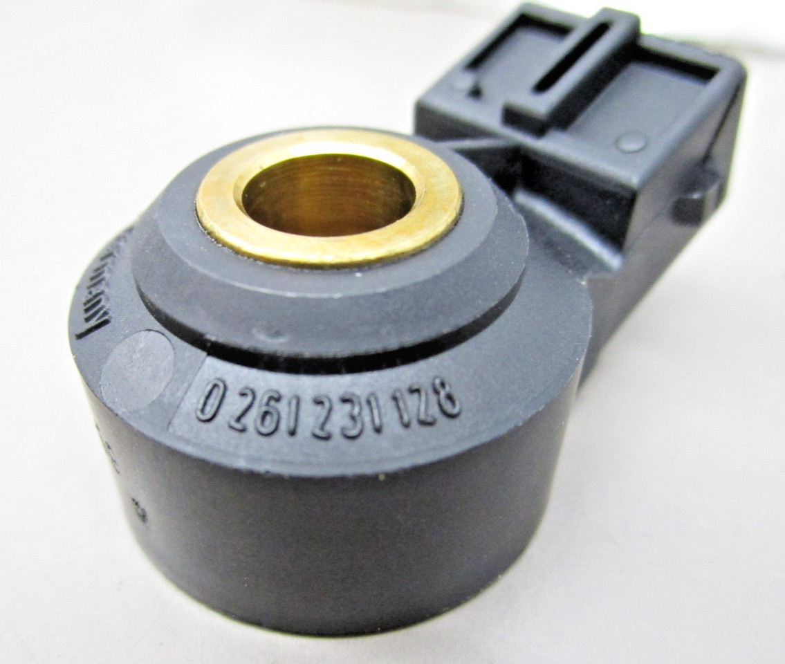 Cummins 3607945 Knock Sensor for C-Series ISC 8.3L Bosch 0261231128