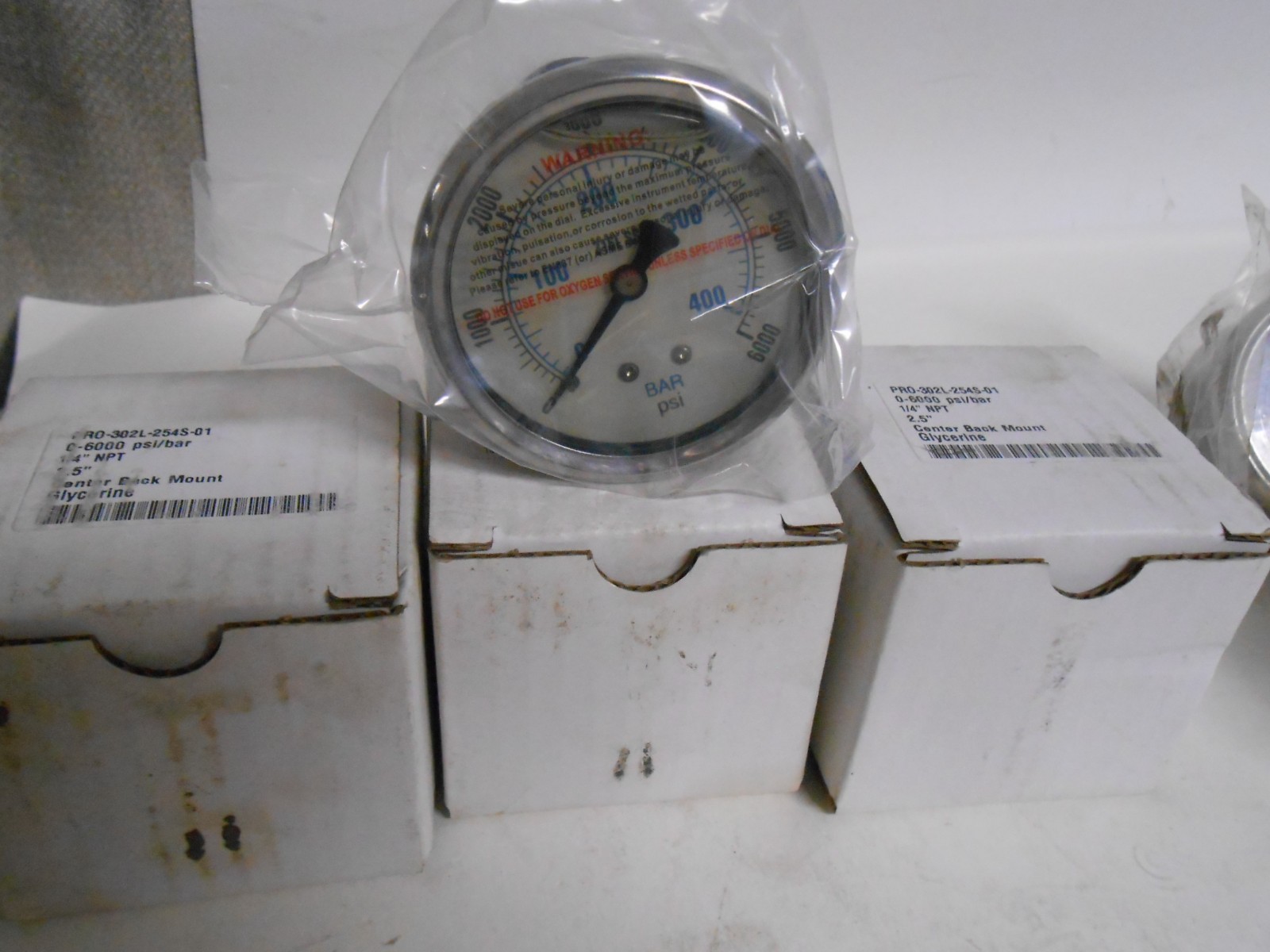 Lot NEW Gauges Pro-302L-254S-01 Industrial Pressure Gauge 0 To 6000 Psi 2 1/2 In