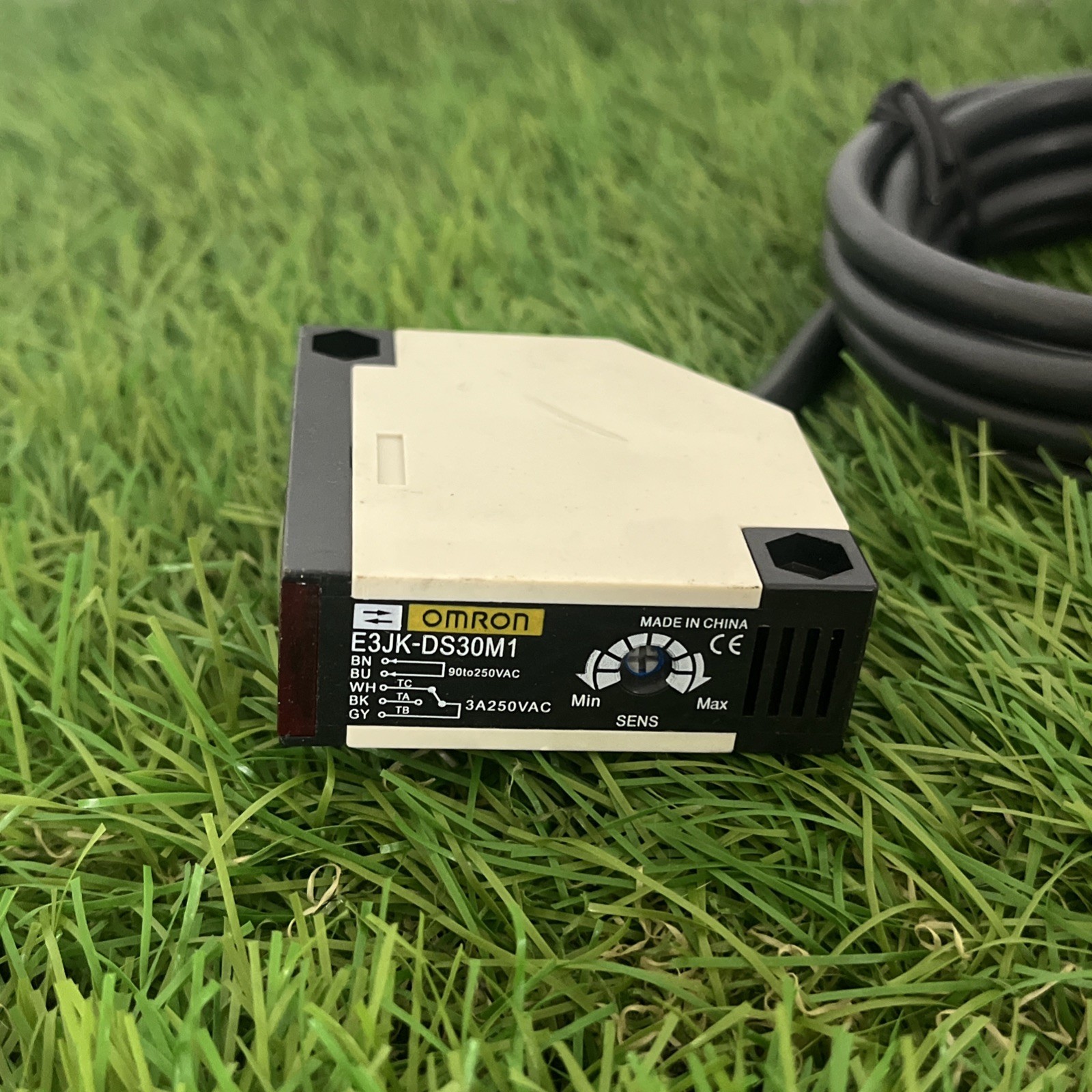 OMRON E3JK-DS30M1-US, Photoelectric Switch, Reflective, Diffuse Optical Sensor