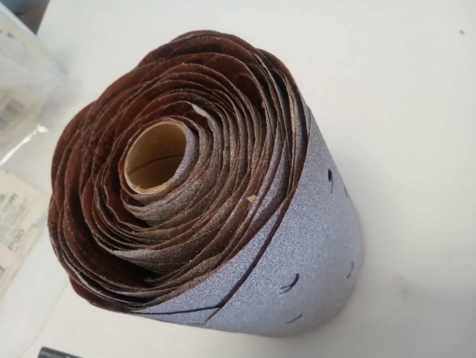 Norton 31498 5″ Dia PSA Disc Roll: 80 Grit, Aluminum Oxide Medium Grade, B-Weig