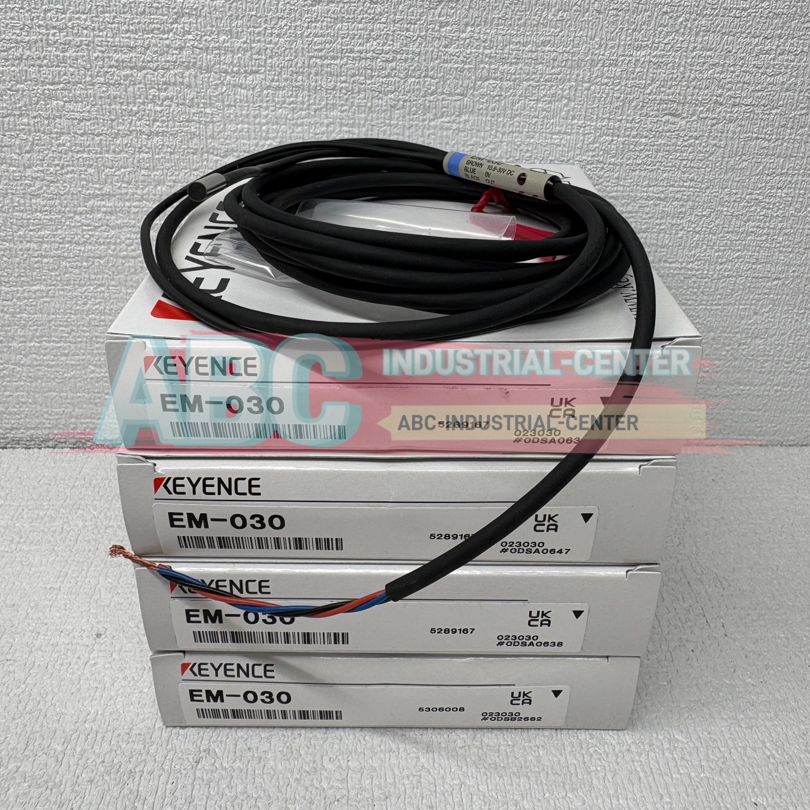 1PCS New Keyence EM-030 proximity transducer#
