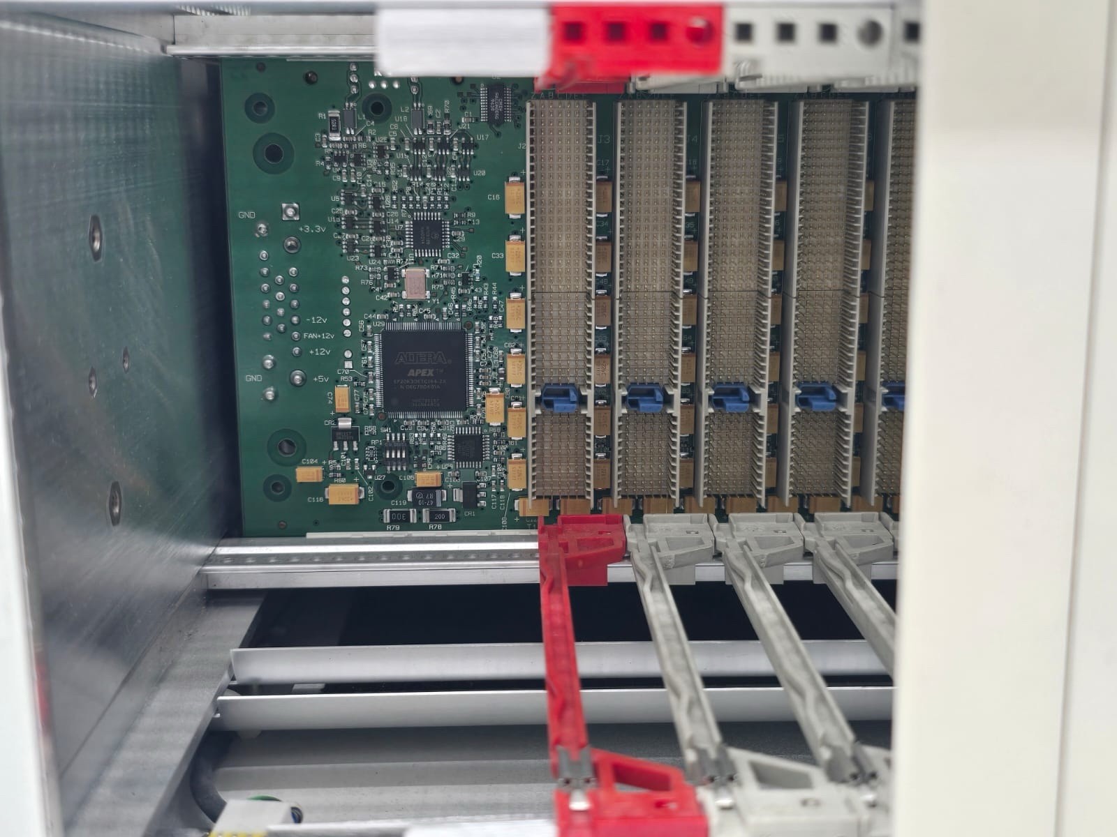 National Instruments NI PXI-1042Q Quiet 8-Slot PXI Chassis Universal AC