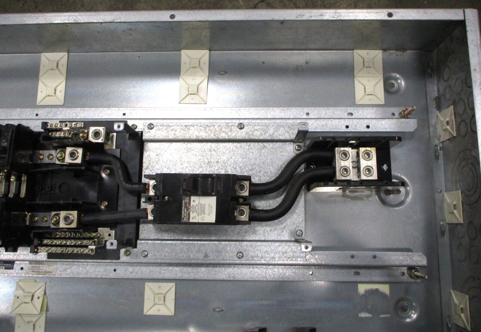 Square D NQ0D42L225CU PanelBoard Circuit Breaker 120/240 VAC 3 Wire 1 PH A8489AB