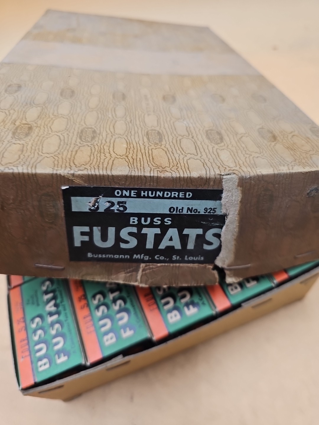 LOT 100 OF Buss Fustat S25 Screw In Fuses. 25 Amp