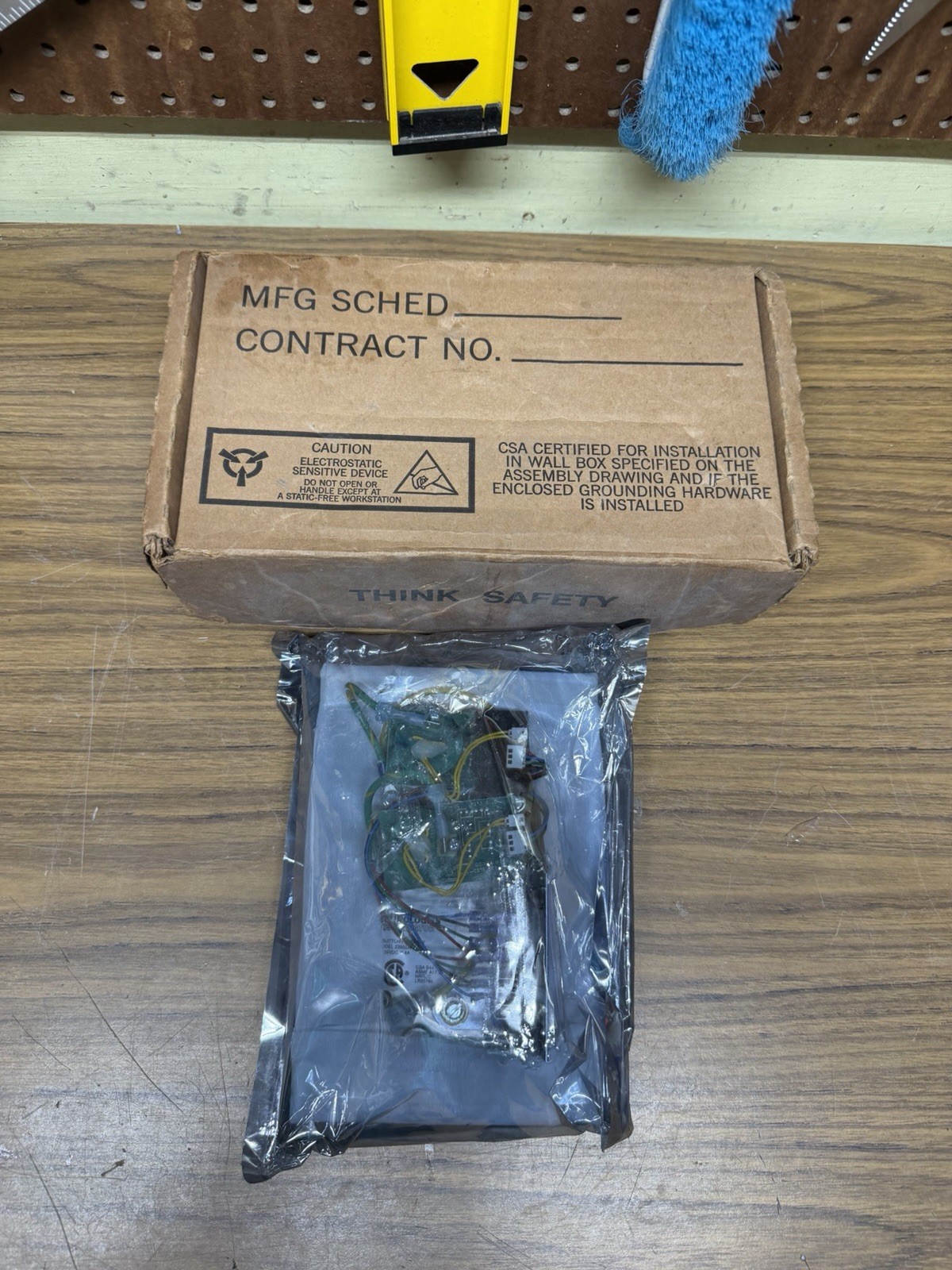 *New* Otis Elevator 23500AAE Intermediate Hall Call Button Station